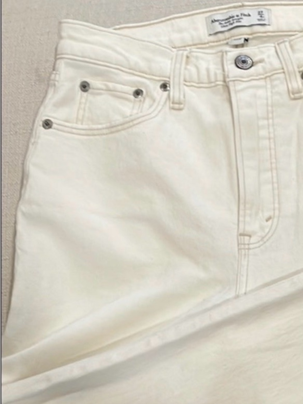 Abercrombie & Fitch white pant